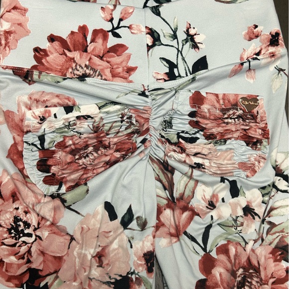 SOLD on eBay ***Cute Booty lounge floral leggings size small - Picture 4 of 8